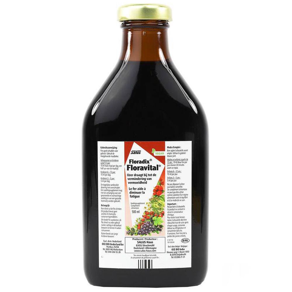 Bruine glazen fles met gouden dop. Etiket met productinformatie en barcode.