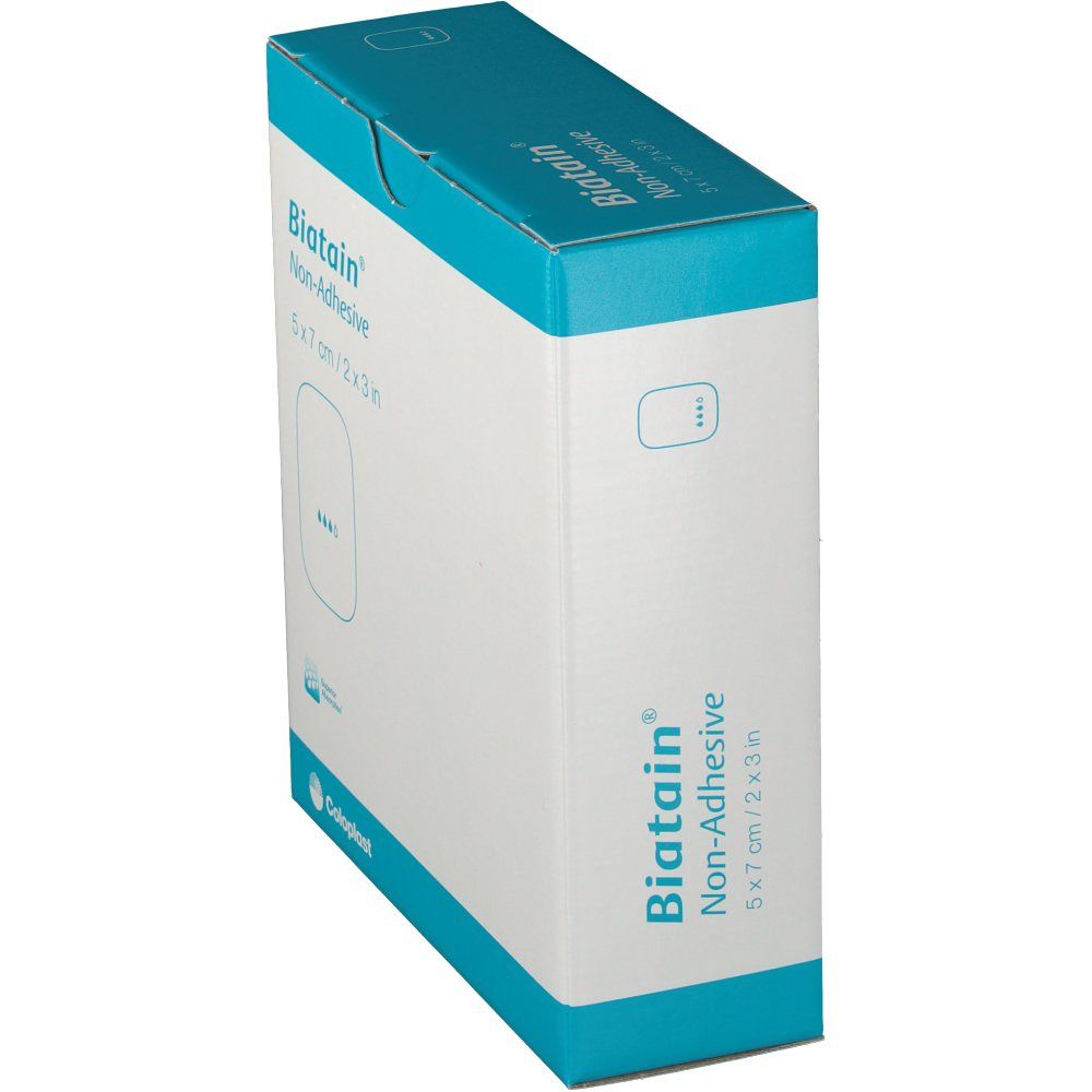 Biatain Non-Adhesive Verpackung, schräg. Blaue und weiße Schachtel mit Produktnamen und Größenangabe.