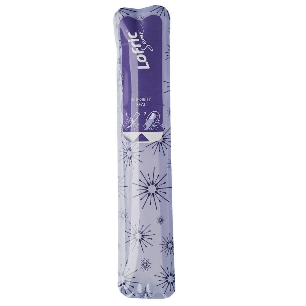 Produit emballé individuellement. Emballage violet à motifs étoiles. Logo "LoFric Sense".