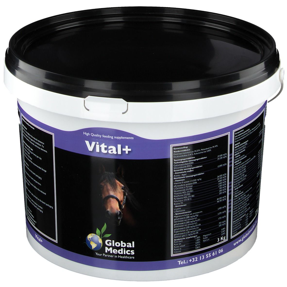 Seau blanc avec couvercle noir. Inscription "Vital+" et logo. Image d'une tête de cheval. Texte en plusieurs langues. 3 kg.