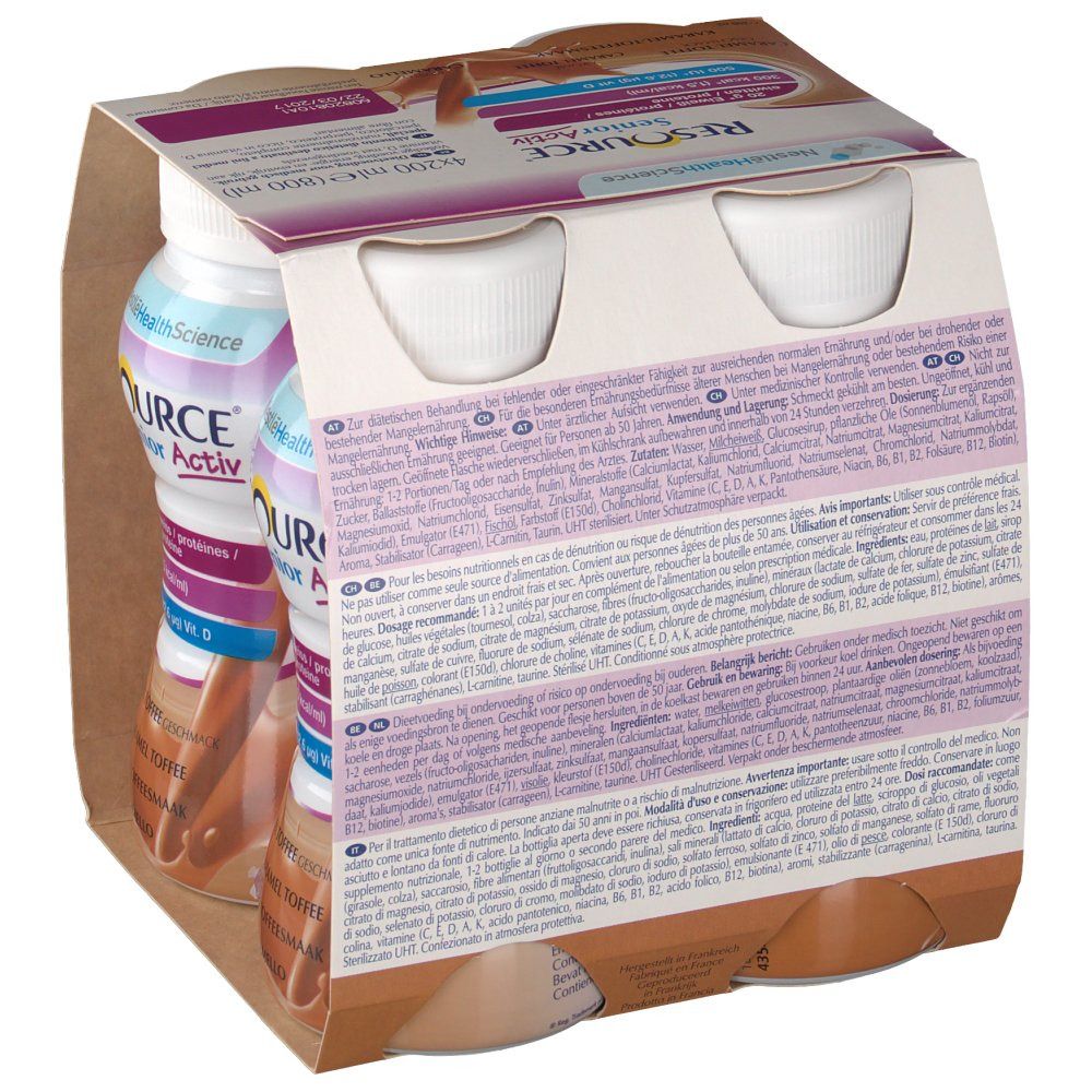 Verpakking met vier flessen. Achterkant met tekst. Opschrift: Resource Senior Activ. Smaak: Caramel Toffee. Bevat 20g eiwit, 300 kcal, Vit. D.