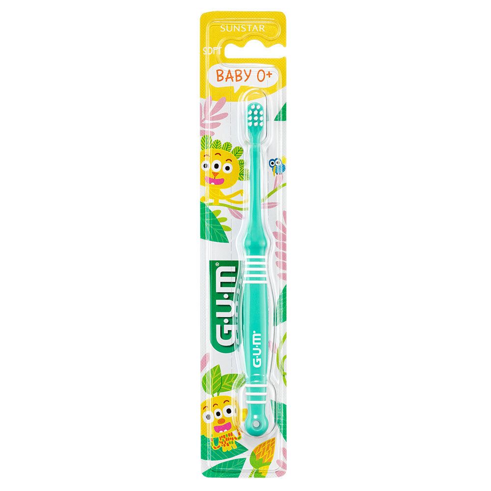 Brosse à dents verte dans son emballage. Marque G.U.M, inscription Baby 0+. Emballage jaune avec illustrations.