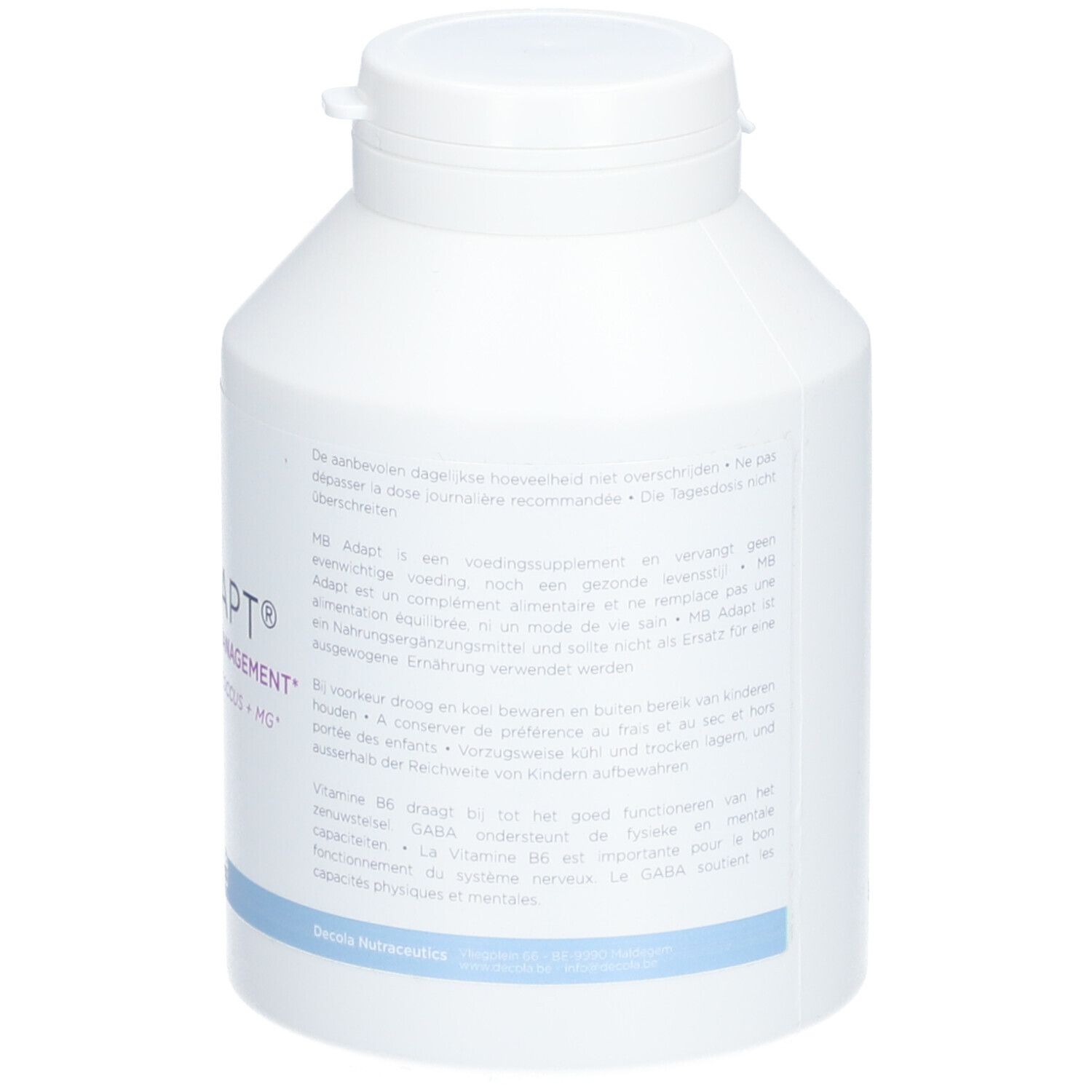 Witte fles met dop. Achterkant met tekst. Bevat informatie over MB Adapt. Blauwe lijn onderaan. Decola Nutraceuticals logo.
