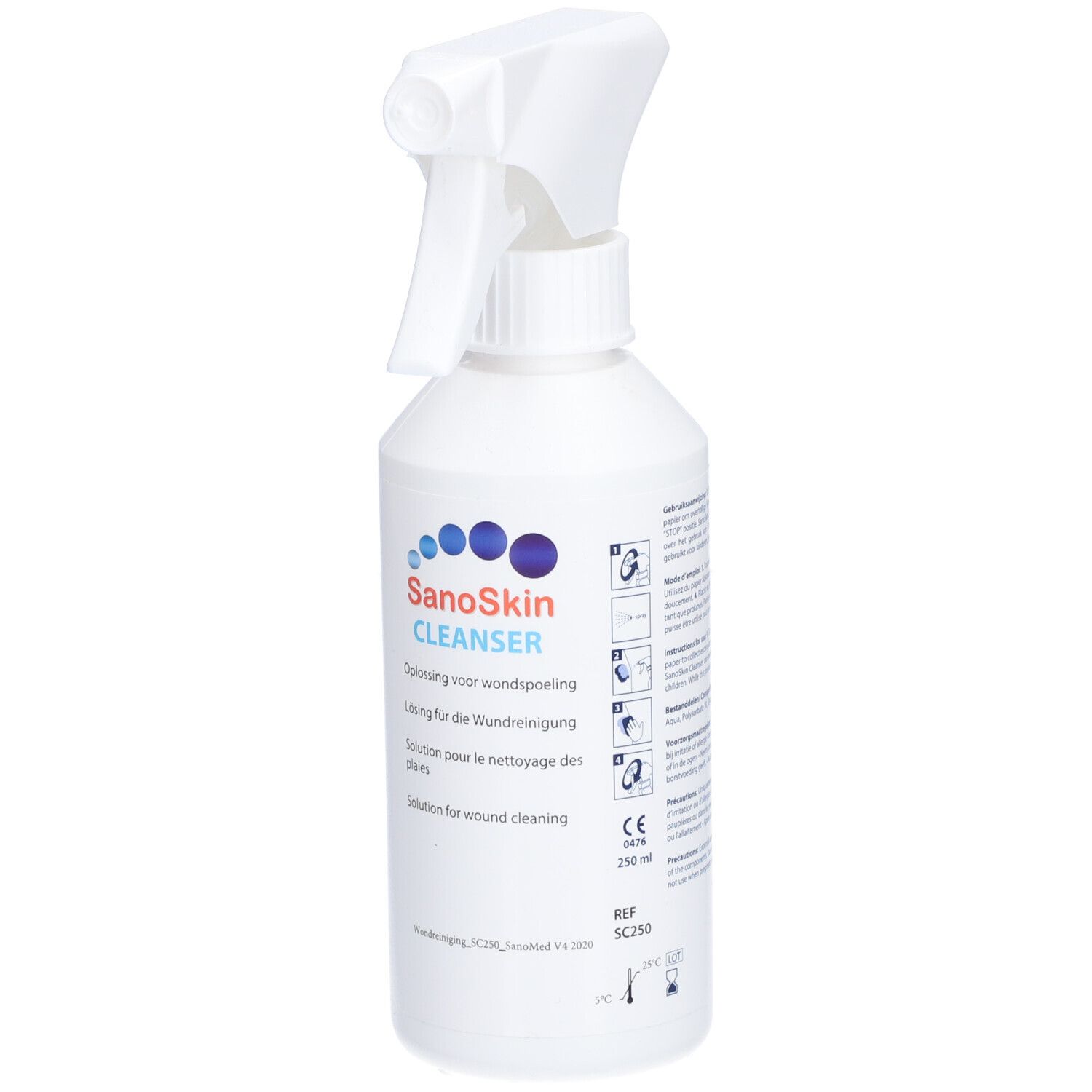 Flacon pulvérisateur blanc avec étiquette Sanoskin Cleanser. Contient des points bleus et du texte multilingue. Marque CE.
