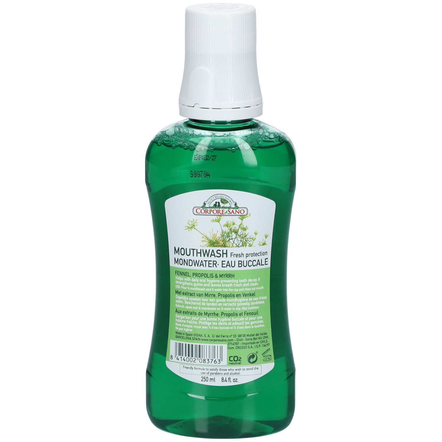 Flacon de bain de bouche vert avec bouchon blanc. Étiquette avec texte et logo Corpore Sano. 250 ml.