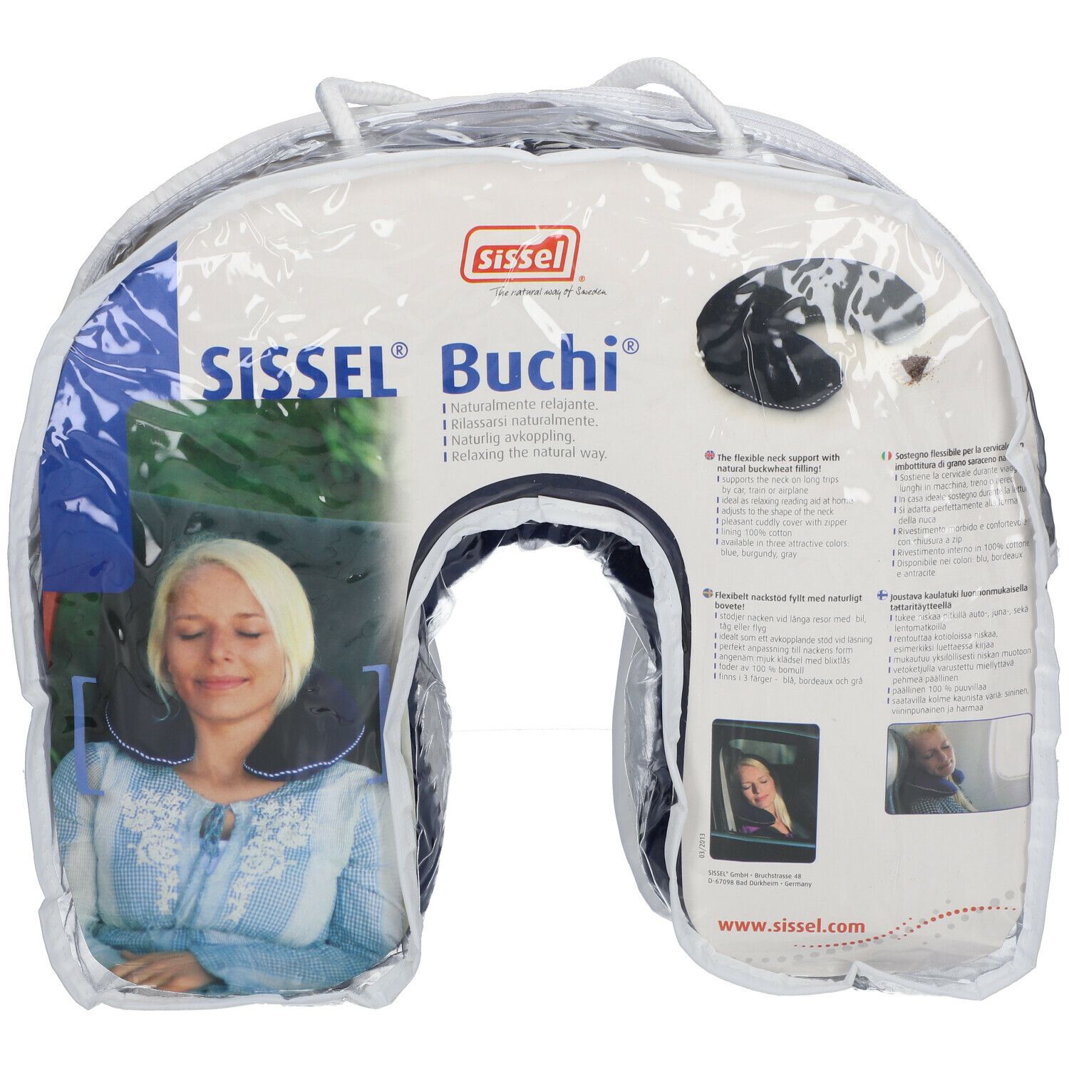 Nackenstützkissen in Verpackung. Blau-weißes Muster, Tragegriff. Sissel Buchi Logo sichtbar.