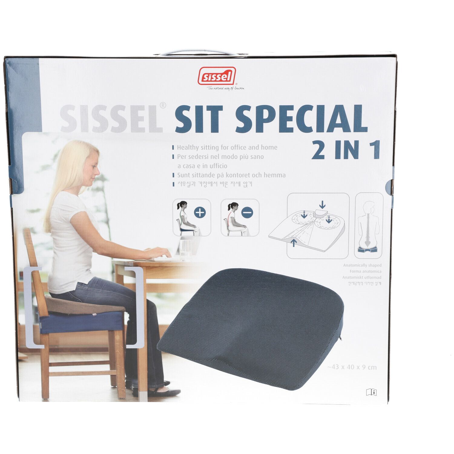 Coussin Sissel Sit Special 2 en 1 bleu. Surface côtelée. Emballage avec femme au bureau. Dimensions : 42 x 40 x 9 cm.