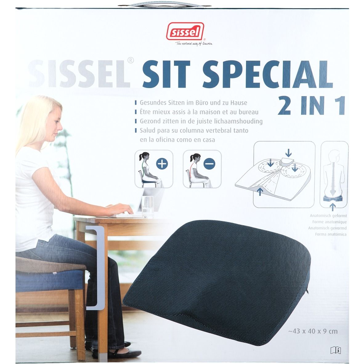 Coussin Sissel Sit Special 2 en 1 bleu. Surface côtelée. Emballage avec femme au bureau. Dimensions : 43 x 40 x 9 cm.