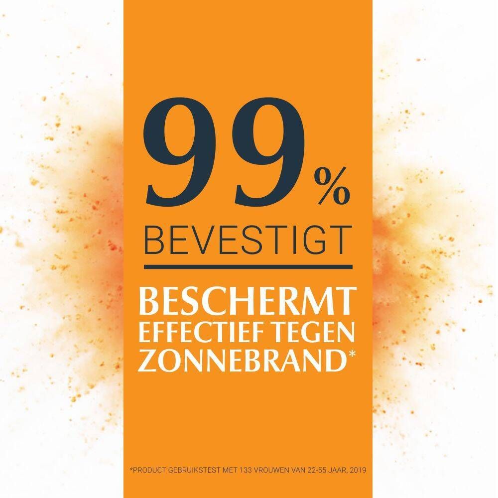 Oranje achtergrond. Tekst: 99% bevestigen, beschermt effectief tegen zonnebrand.