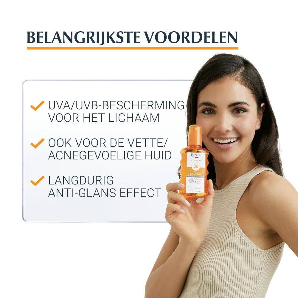 Vrouw houdt Eucerin Sun Spray Transparent vast. Tekst: Belangrijkste voordelen: UVA/UVB-bescherming, ook voor vette/acnegevoelige huid, anti-glans effect.