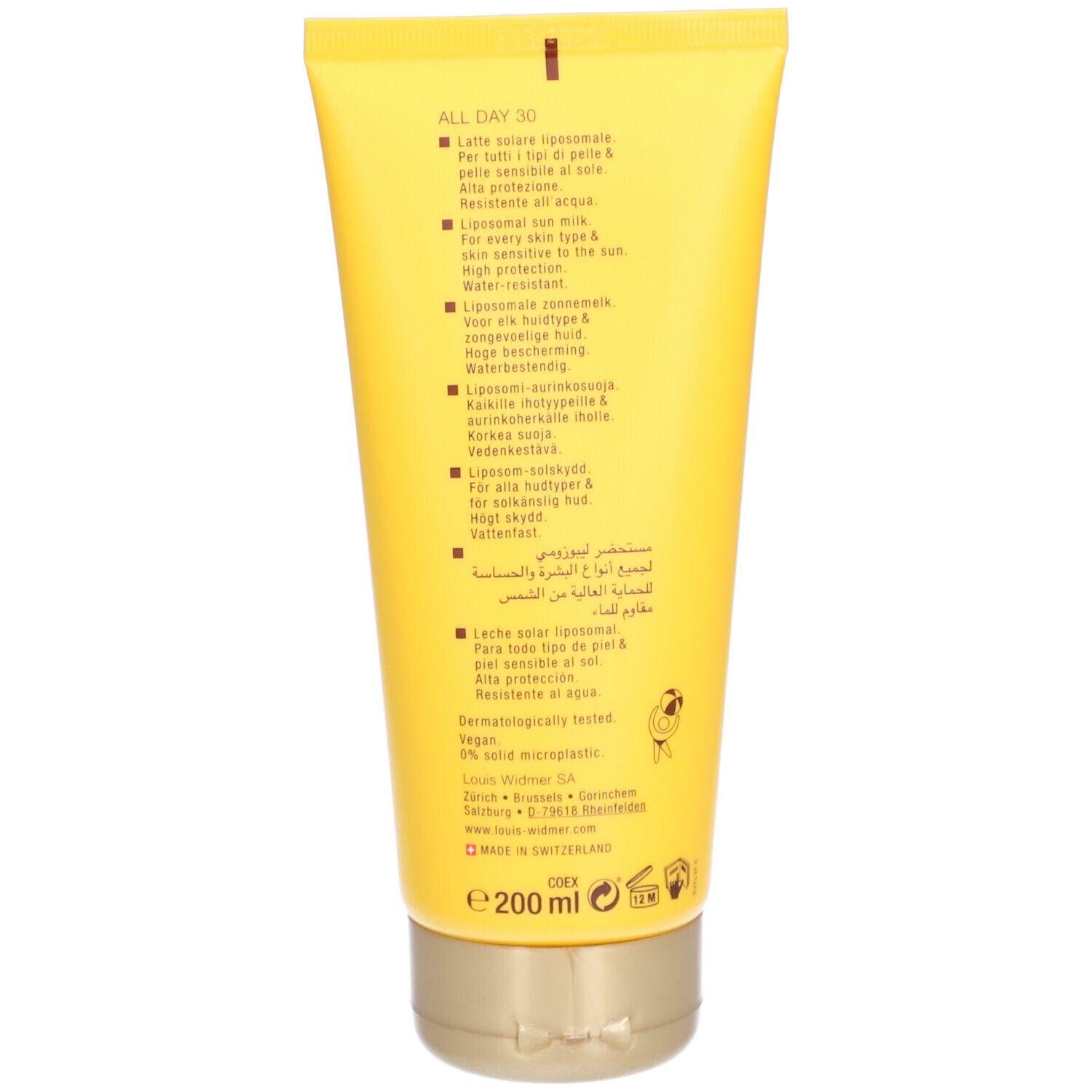 Achterkant van een gele tube zonnebrandcrème. Meertalige tekst. Merk: Louis Widmer. Volume: 200 ml. Waterbestendig.