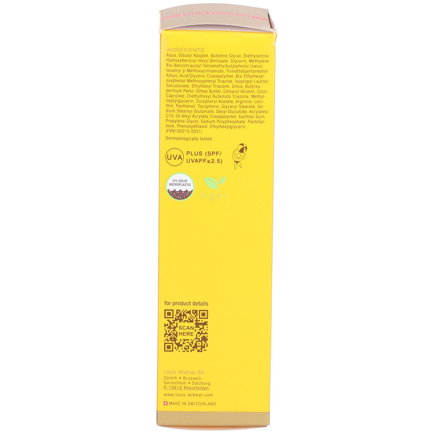 Achterkant van een gele doos met ingrediënten en QR-code. Merk: Louis Widmer. UVA Plus (SPF) UVAPF 4.5.