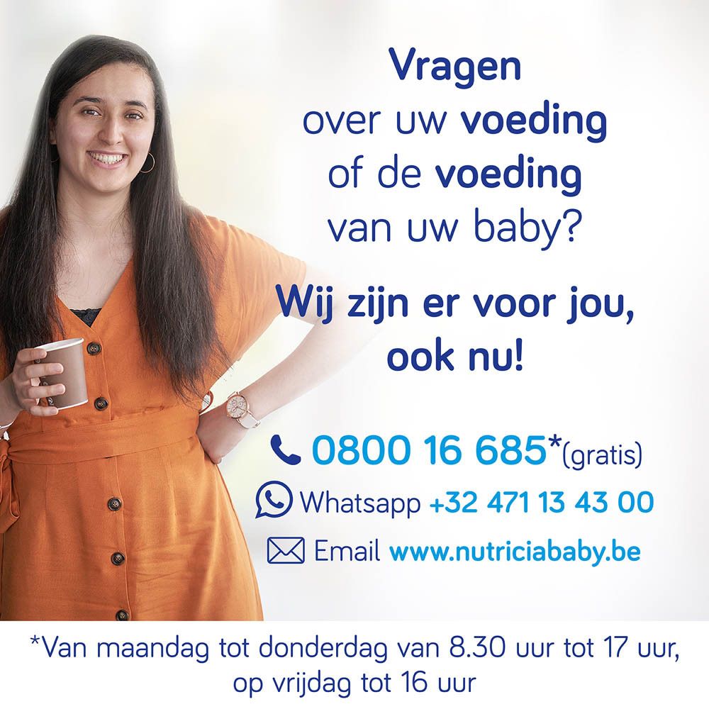 Vrouw met bruine beker, tekst over babyvoeding en contactgegevens.