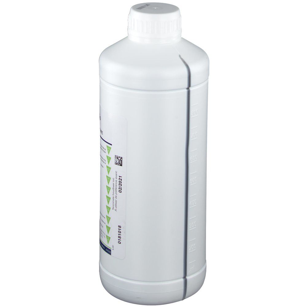 Bouteille blanche avec étiquette. Une échelle de mesure sur le côté. Des triangles verts sur l'étiquette.