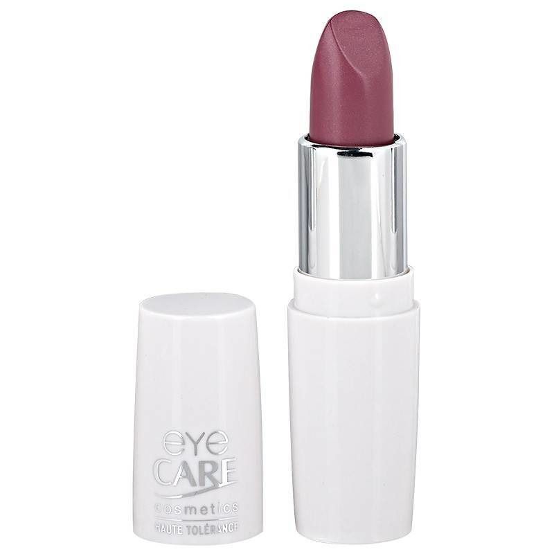 Rouge à lèvres rose dans un étui blanc. Le capuchon est à côté. "eye CARE cosmetics" est écrit sur l'étui.
