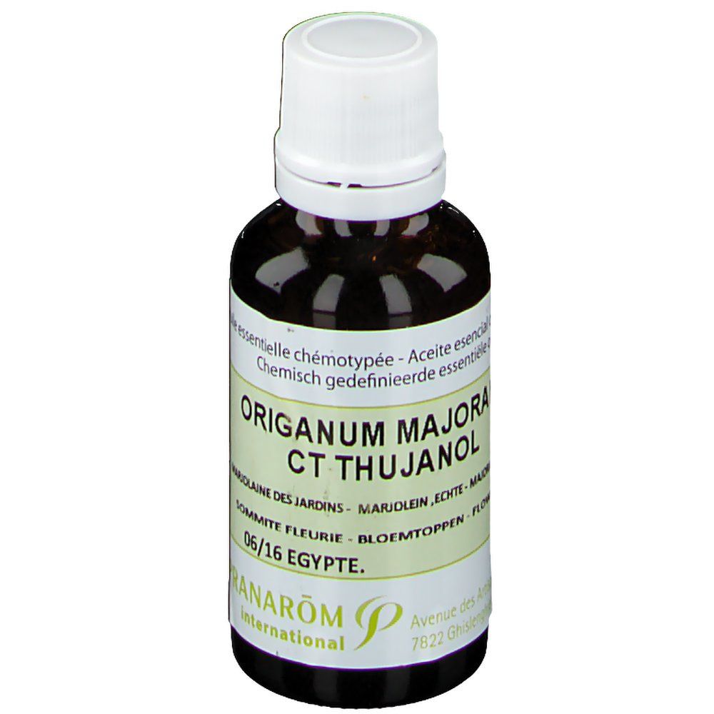 Flacon en verre brun avec bouchon blanc. Étiquette avec texte: ORIGANUM MAJORANA CT THUJANOL, Pranarôm. Huile essentielle.