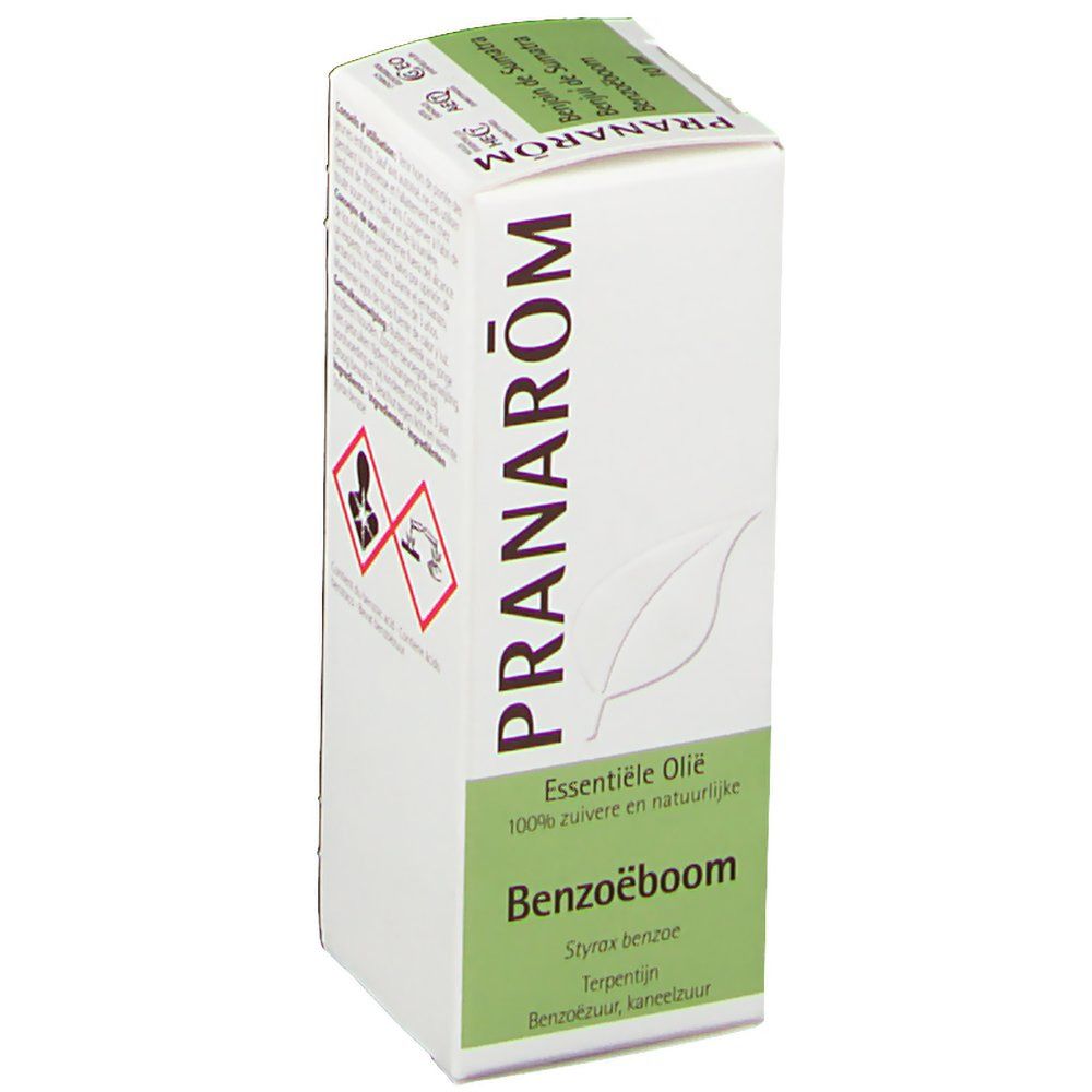 Boîte blanche avec informations produit. Inscription: Pranarôm, Benjoin de Sumatra, Essentiele Olie, symboles de danger.