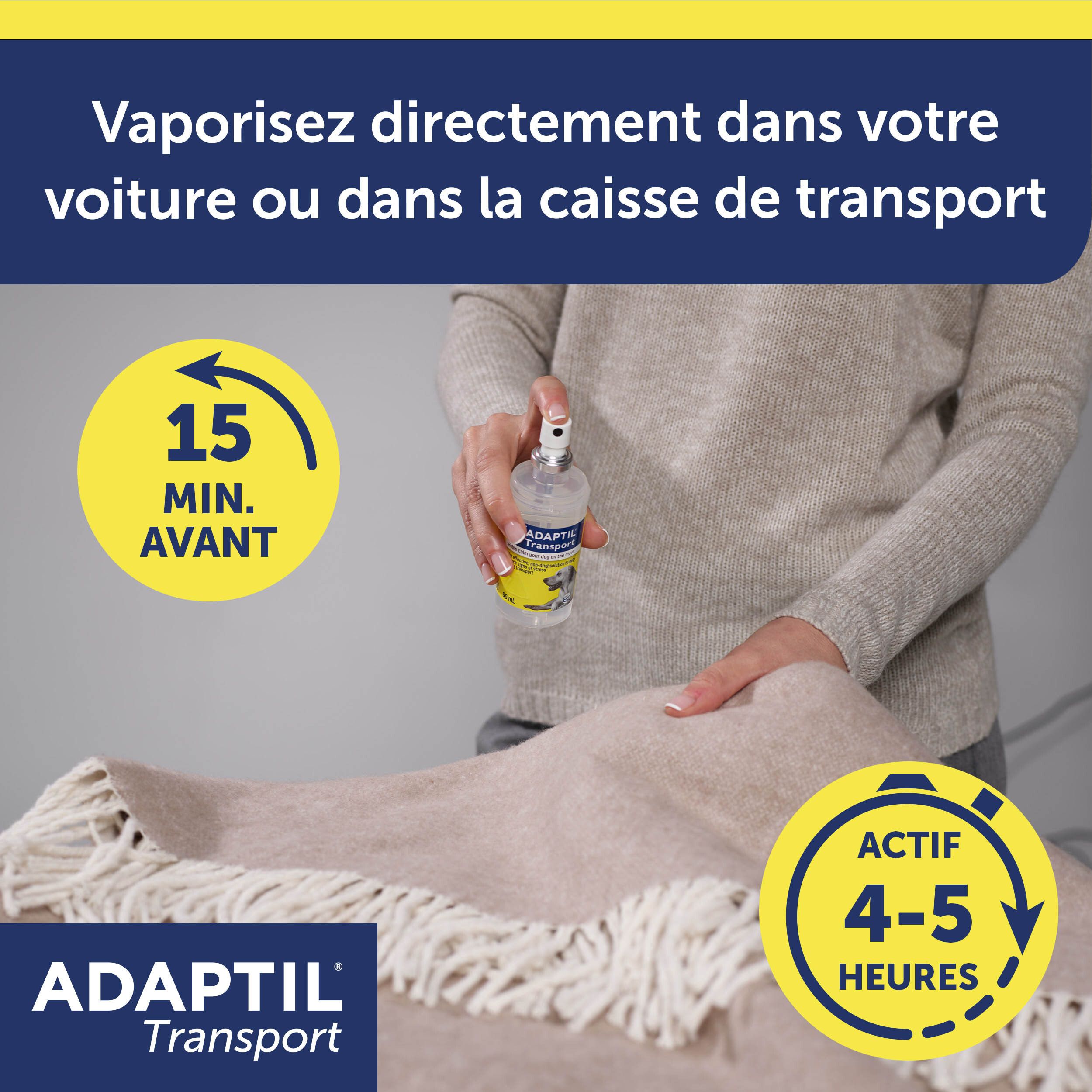 Personne vaporisant le spray ADAPTIL® Transport sur une couverture. 15 minutes avant le départ. Actif 4-5 heures.