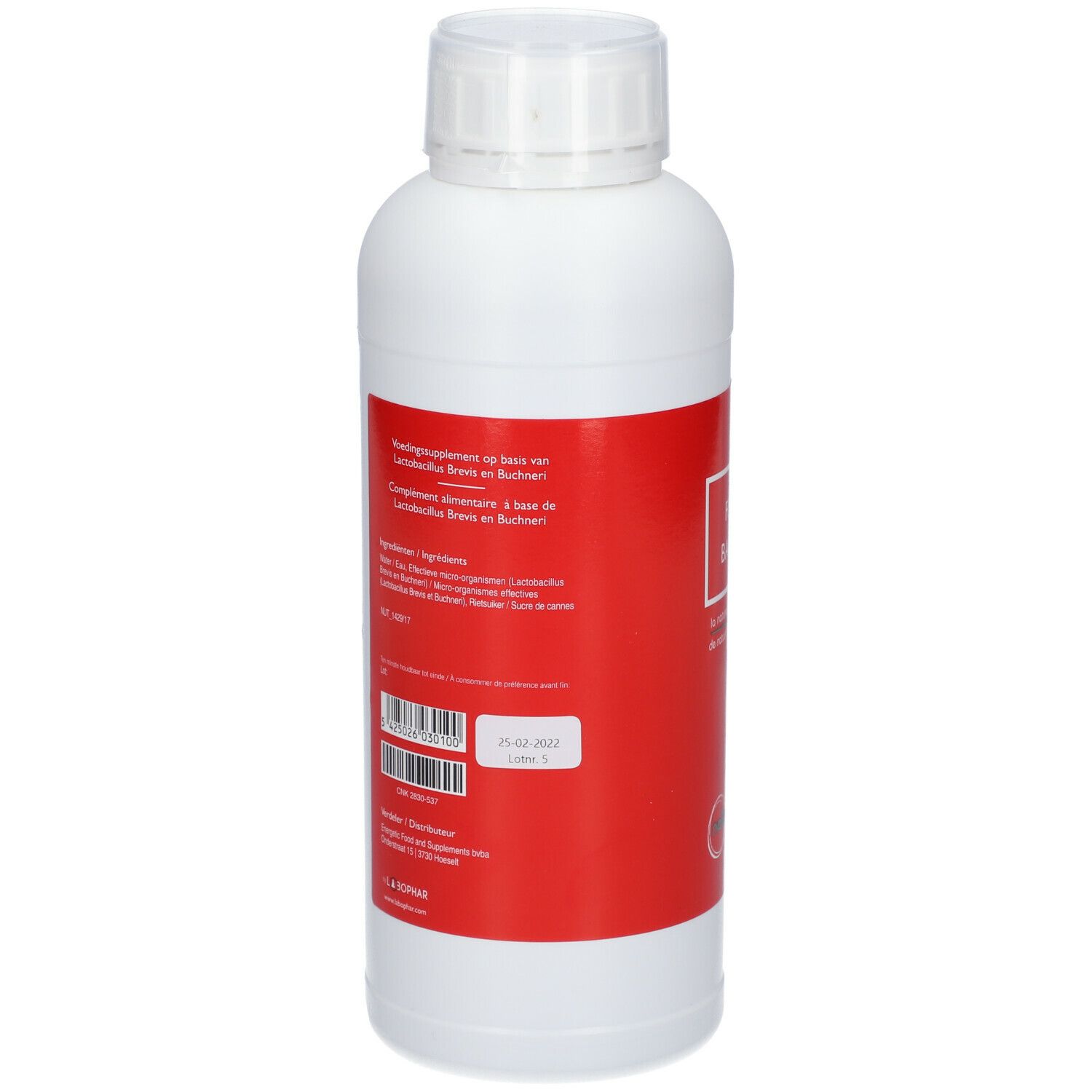Witte fles met rood etiket. Tekst: Voedingssupplement. Streepjescode en vervaldatum.