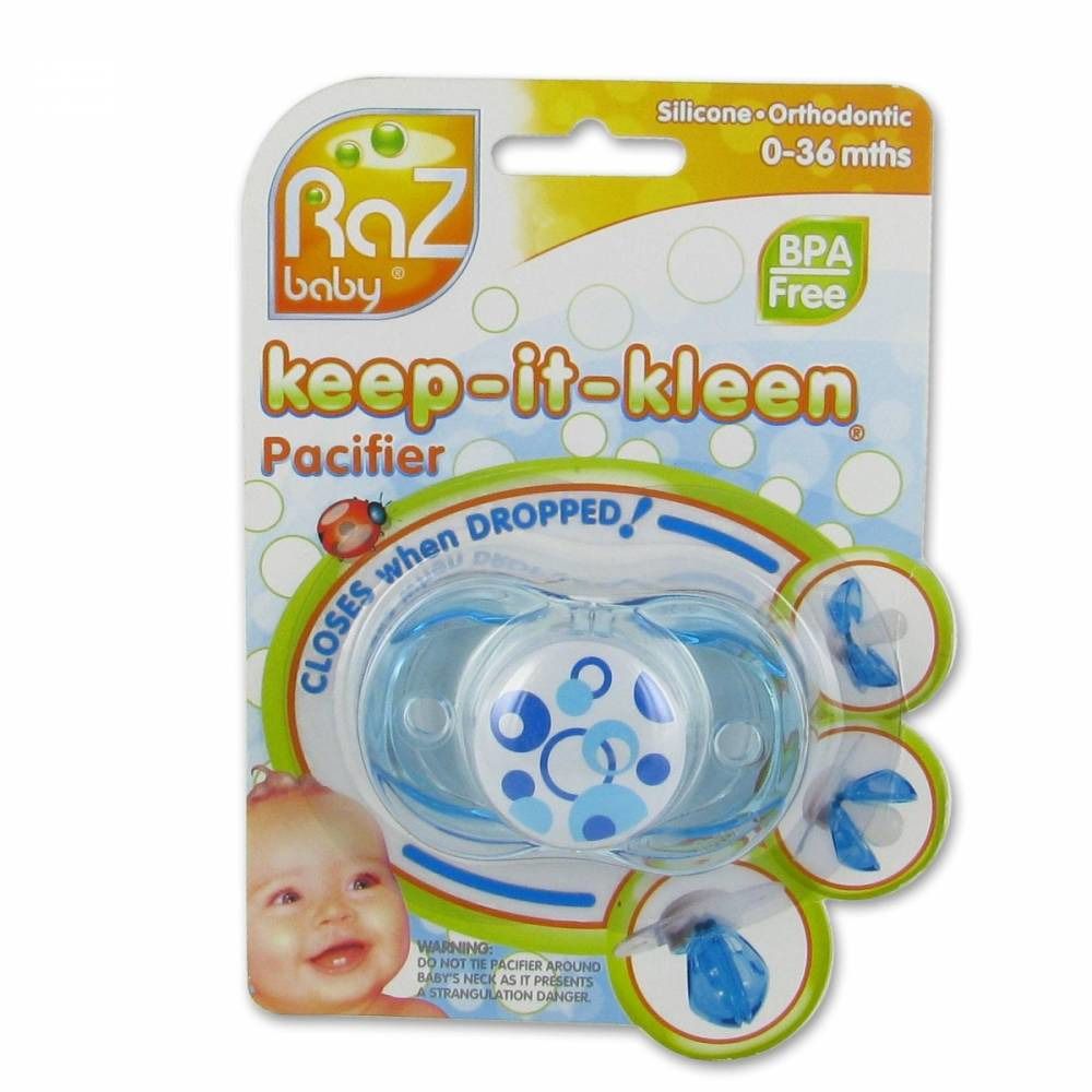 Blauwe fopspeen met cirkelpatroon, verpakking. Merk Raz Baby, BPA-vrij, voor 0-36 maanden. "Keep-it-kleen"-functie.