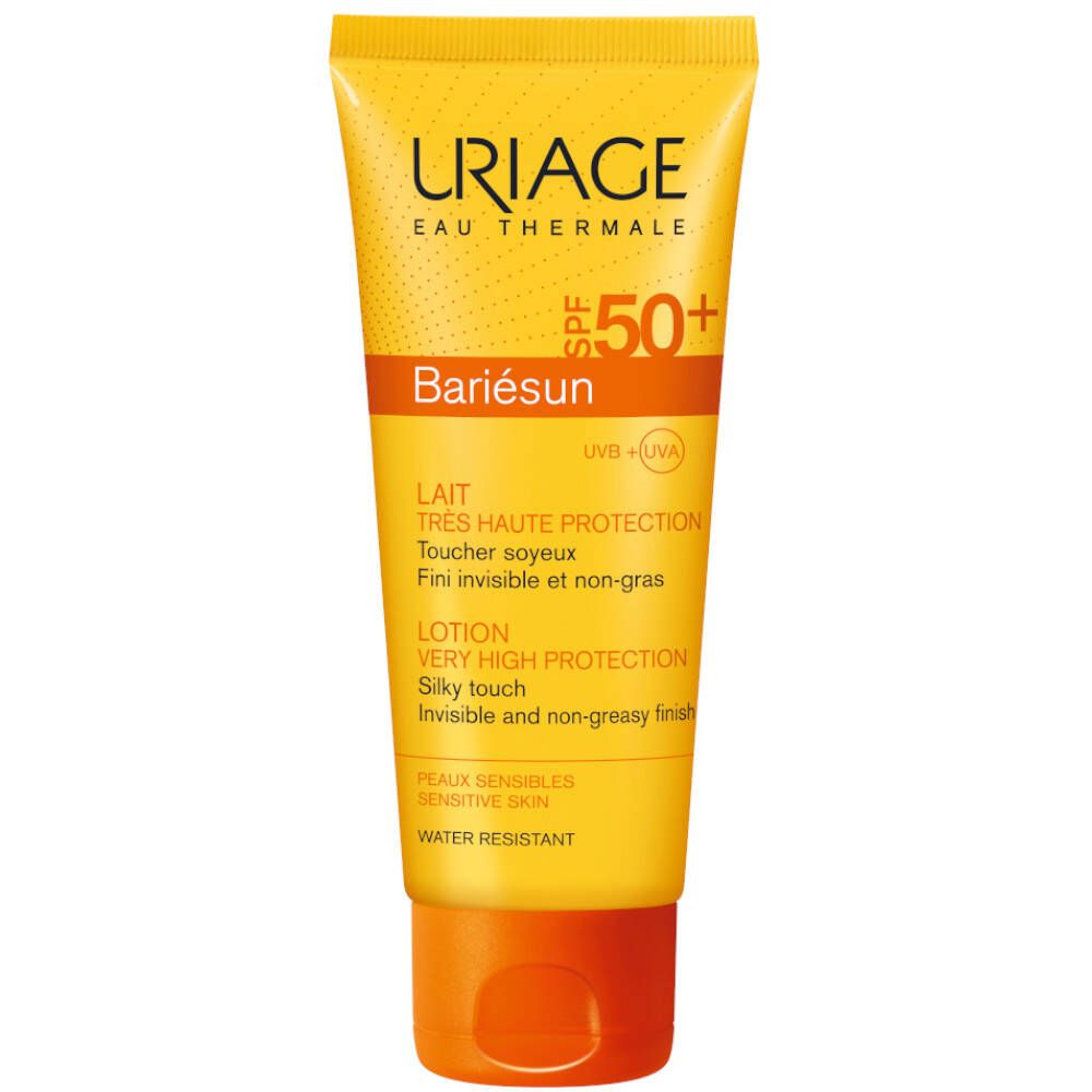 Tube jaune URIAGE Bariésun SPF 50+. Inscriptions en français et anglais. Texture lait, toucher soyeux, fini invisible.