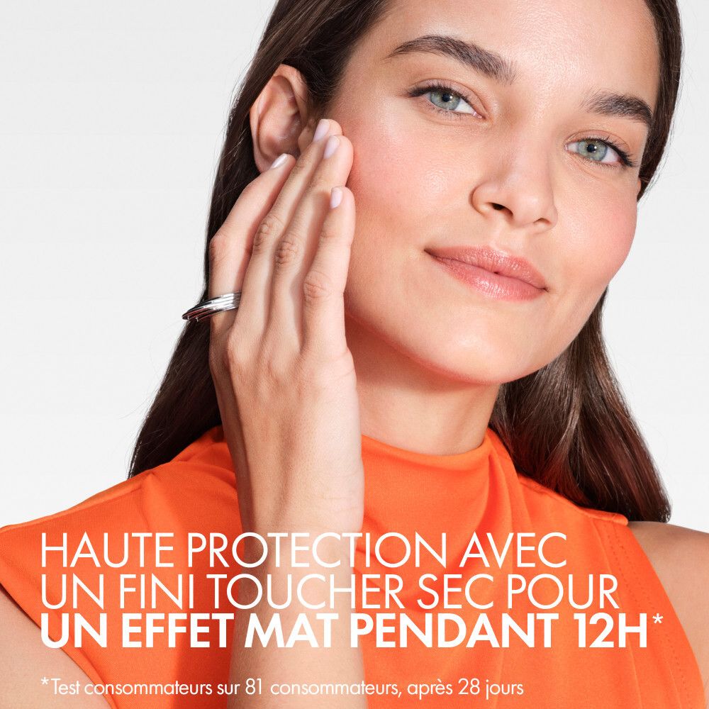 Emballage. Logo Vichy, nom du produit et SPF 50. Pour peaux sensibles.