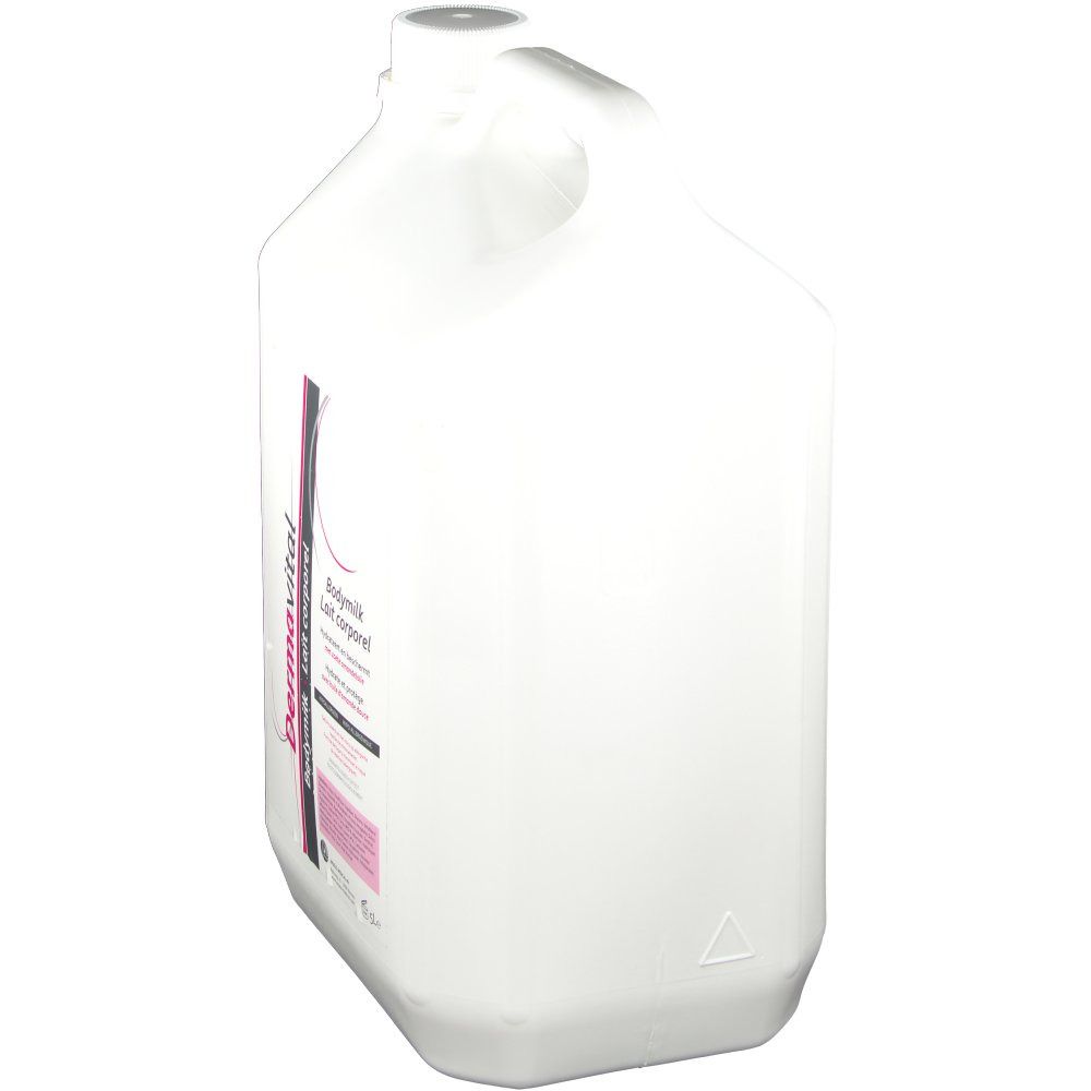 Bidon blanc avec poignée et bouchon à vis. Inscription : Dermavital, Bodymilk, Lait corporel.