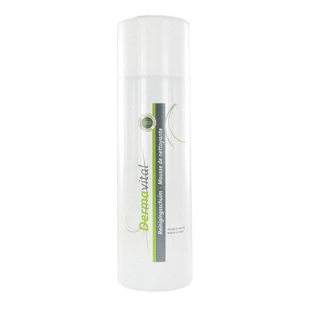 Flacon blanc avec étiquette verte et grise. Inscription: Dermavital, Mousse de nettoyante.