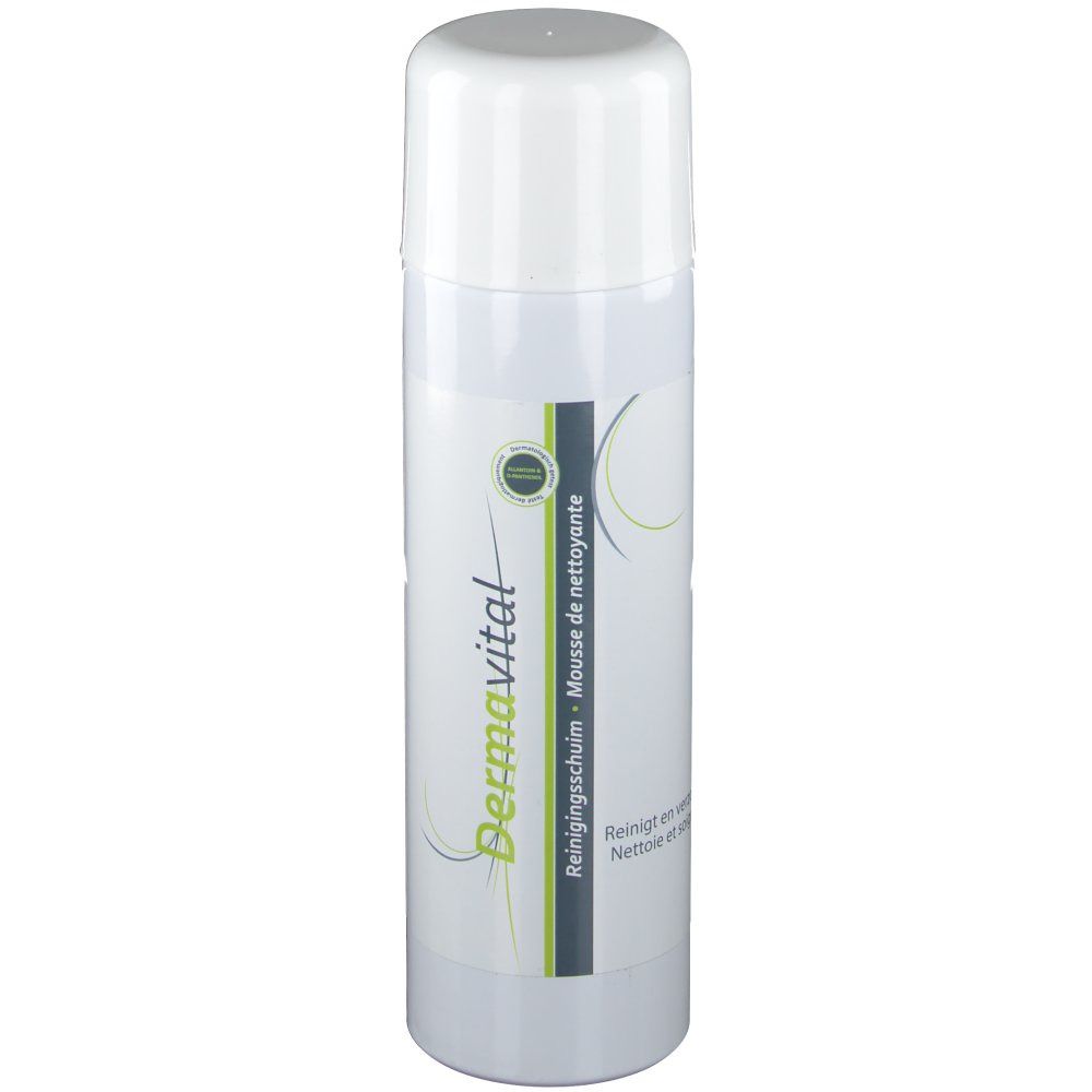 Flacon blanc avec bouchon blanc. Inscription: Dermavital, Mousse de nettoyante. Étiquette vert-gris.