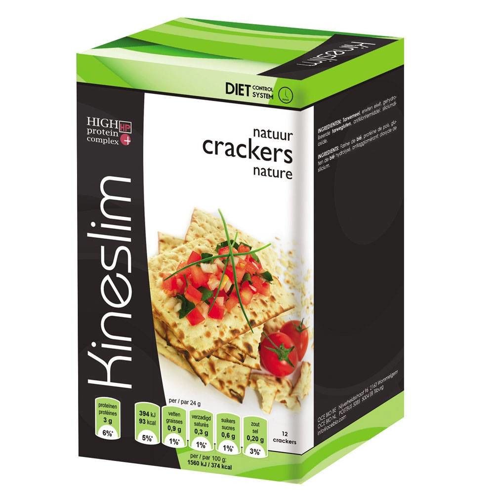 Kartonnen verpakking met Kineslim crackers. Opschrift 'natuur crackers nature'. Crackers met tomaten en kruiden afgebeeld.
