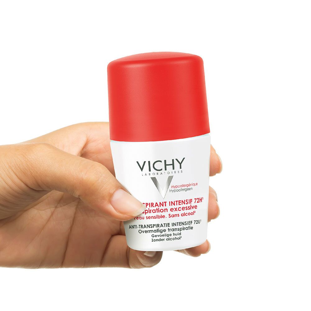 Weißer Roll-on-Deo mit rotem Deckel. In Hand gehalten. Aufschrift: VICHY, DÉTRANSPIRANT INTENSIF 72H.
