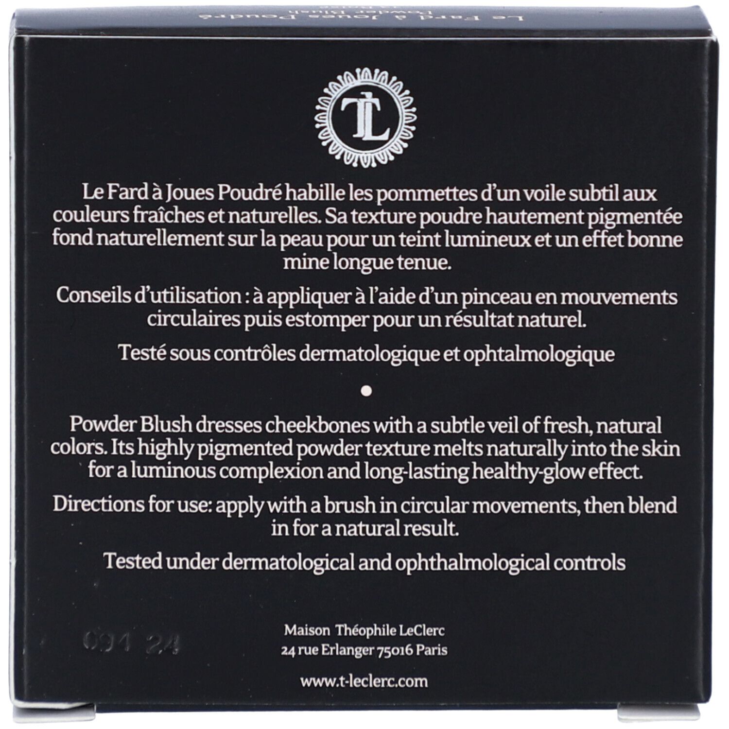 Schwarze Verpackung. Text: Le Fard à Joues Poudré, Anwendungshinweise, dermatologische Kontrolle.