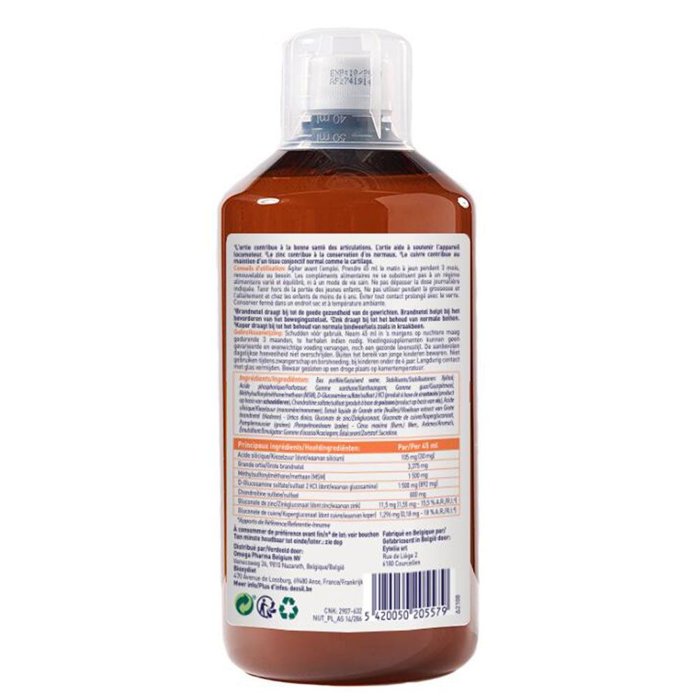 Achterkant bruine fles. Meertalige tekst. Ingrediëntenlijst en fabrikant informatie.