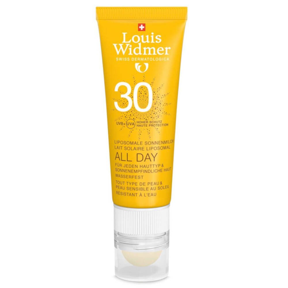 Gele tube zonnecrème. Opschrift: Louis Widmer, 30, All Day. Met Zwitsers kruis. Met dispenser.