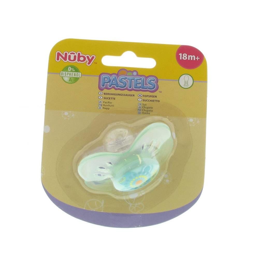 Nuby fopspeen in verpakking. Groen-blauwe speen, gele verpakking met productinformatie.