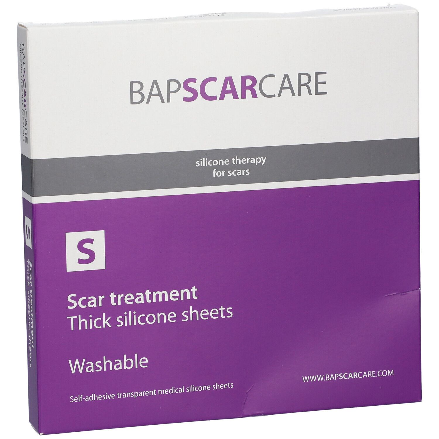 BAPSCARCARE-Verpackung. Weiß und lila. Aufschrift: Narbenbehandlung, dicke Silikonfolien, waschbar. Detailansicht.