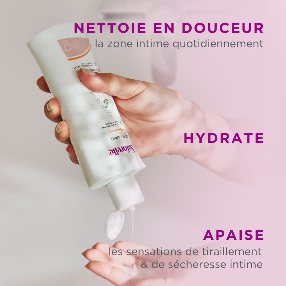 Main tenant un flacon. Liquide qui coule. Texte: Nettoie en douceur, hydrate, apaise.