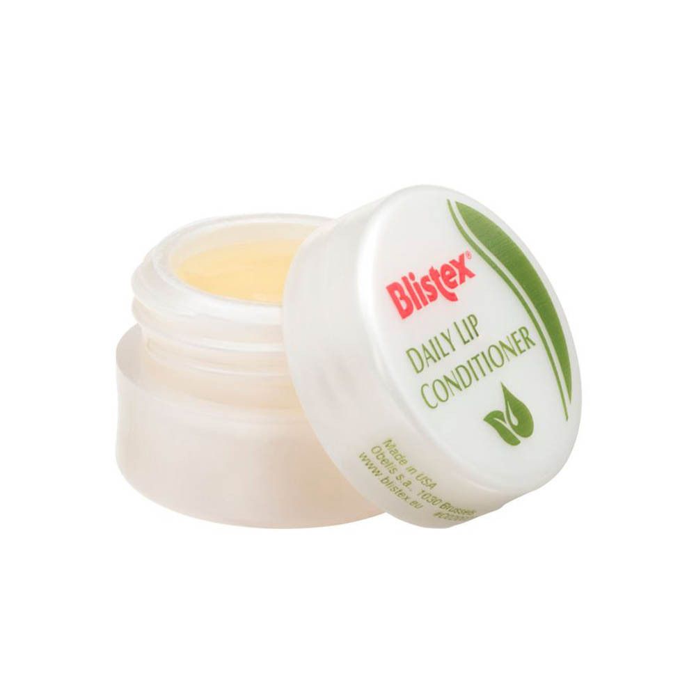 Geöffnetes Blistex Daily Lip Conditioner-Tiegel. Weißer Deckel mit Produktbezeichnung. Cremefarbener Inhalt sichtbar.