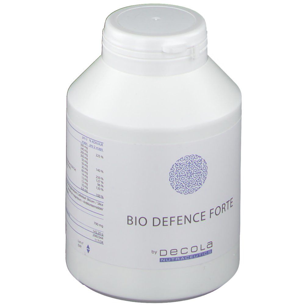 Weiße Flasche mit Schraubverschluss. Aufschrift: BIO DEFENCE FORTE. Logo und Schriftzug: by Decola Nutraceuticals. Rückseite mit Text.