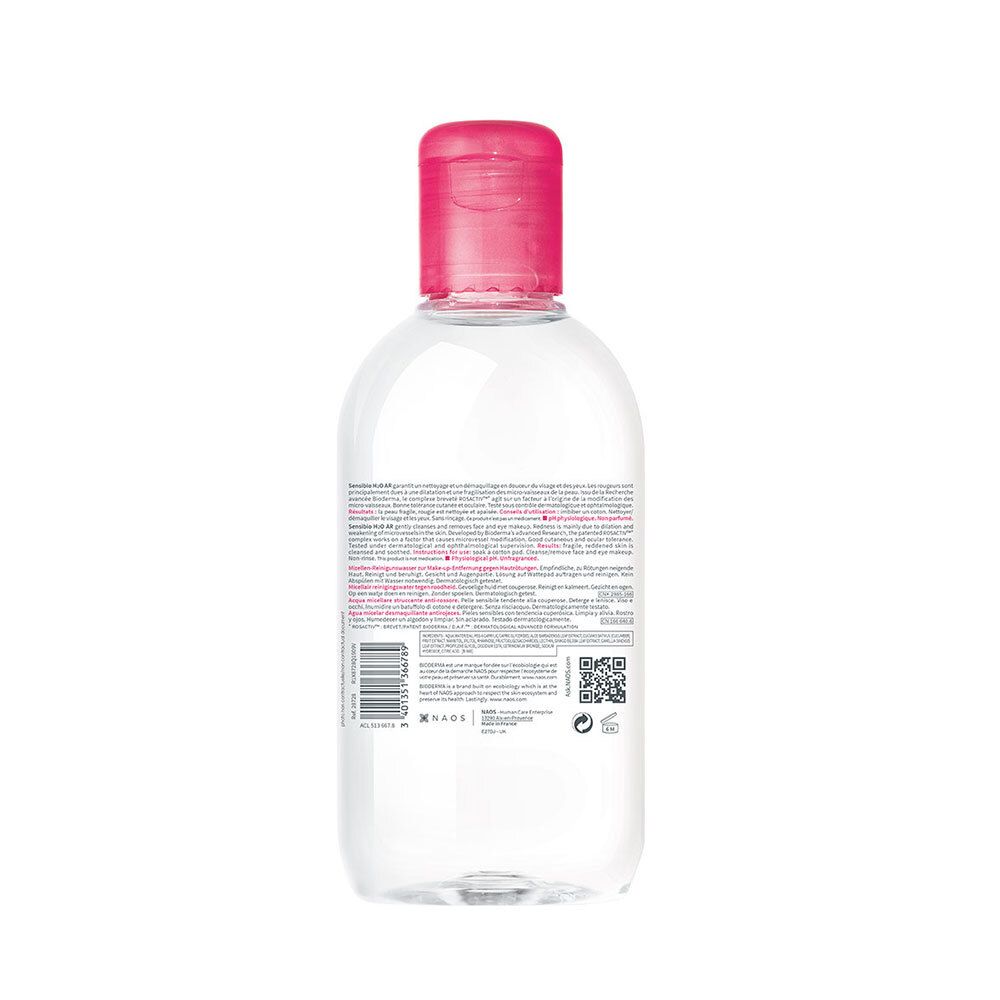 Achterkant van een transparante fles, roze dop. Tekst op etiket, QR-code.