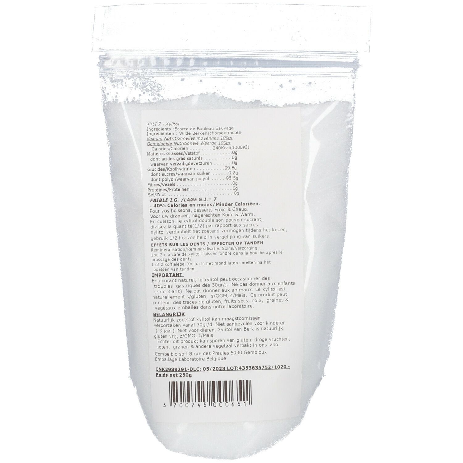 Dos du sachet de poudre blanche. Texte : ingrédients, valeurs nutritionnelles, instructions, numéro de lot, origine, code-barres.