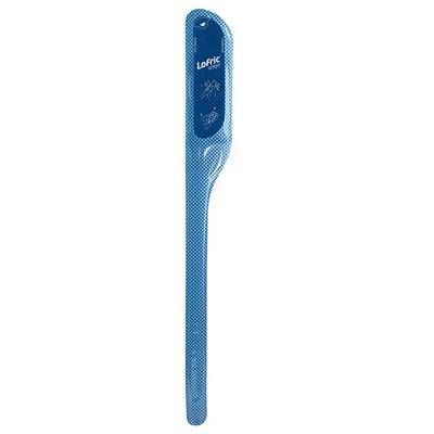 Blauer Katheter in Schutzverpackung. Aufdruck: LoFric. Längliche Form mit abgerundetem Ende.