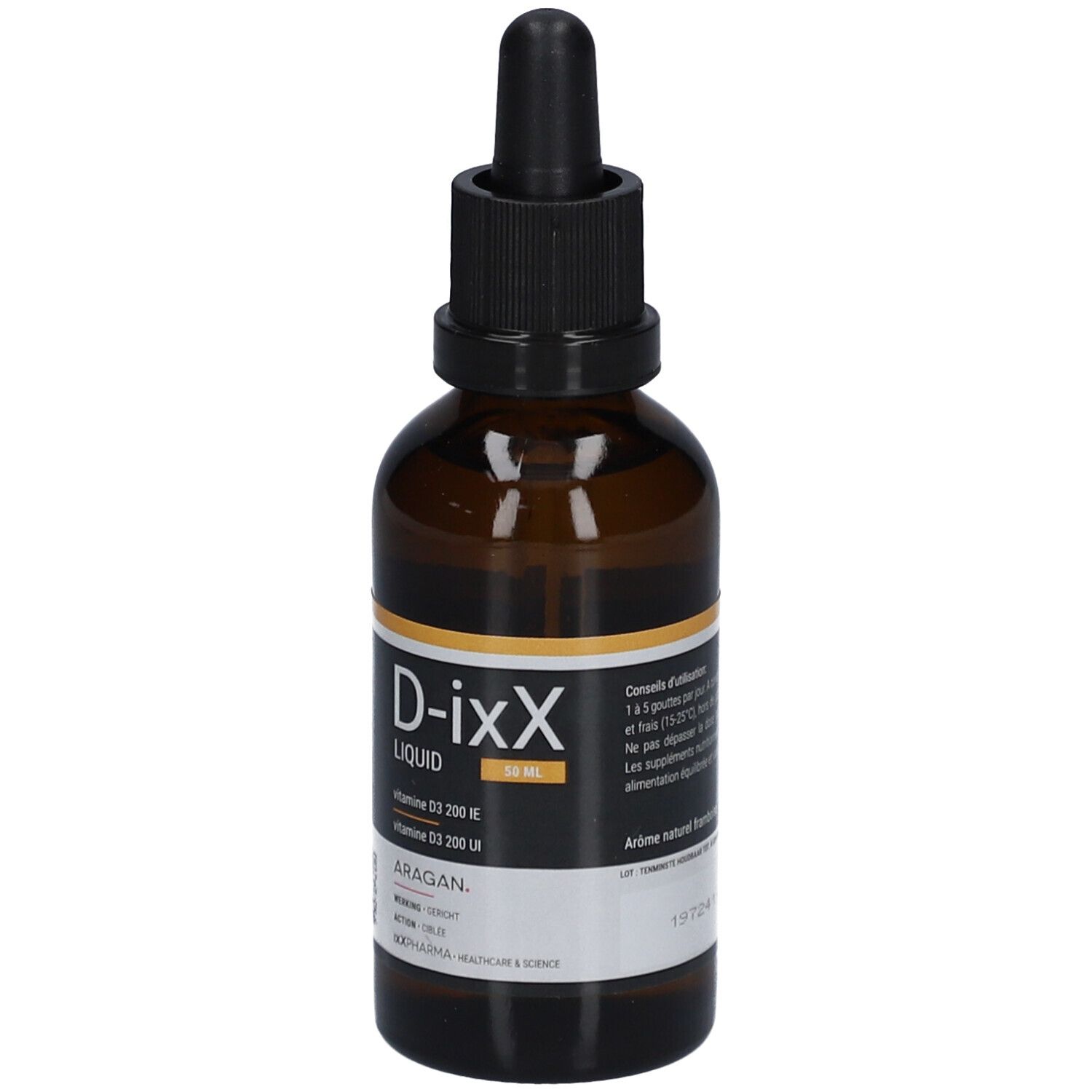 Bruine glazen fles met zwarte dop en pipet. Etiket met D-ixX Liquid, vitamine D3.