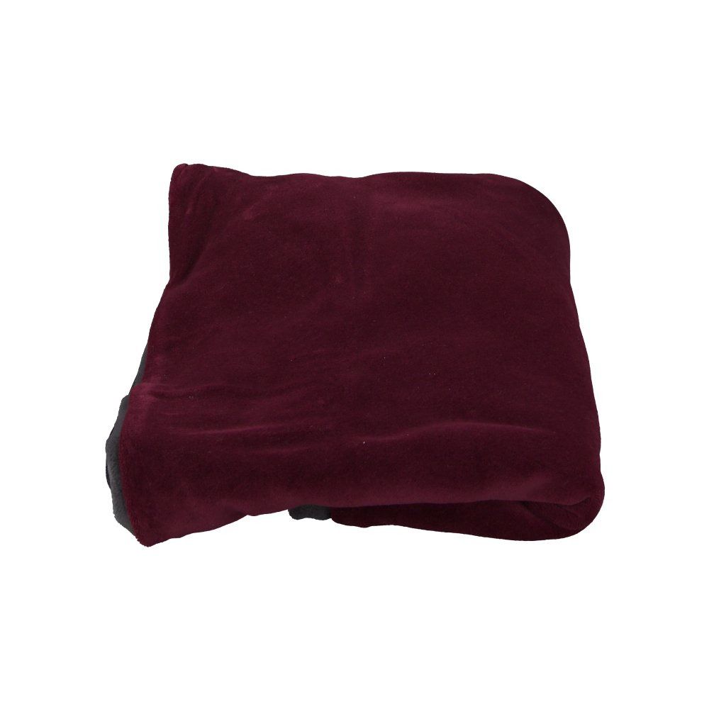 Coussin bordeaux plié. Aspect velours. Bord gris visible.