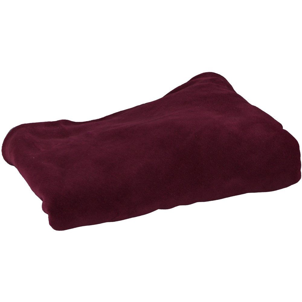 Coussin bordeaux. Aspect velours. Forme rectangulaire.