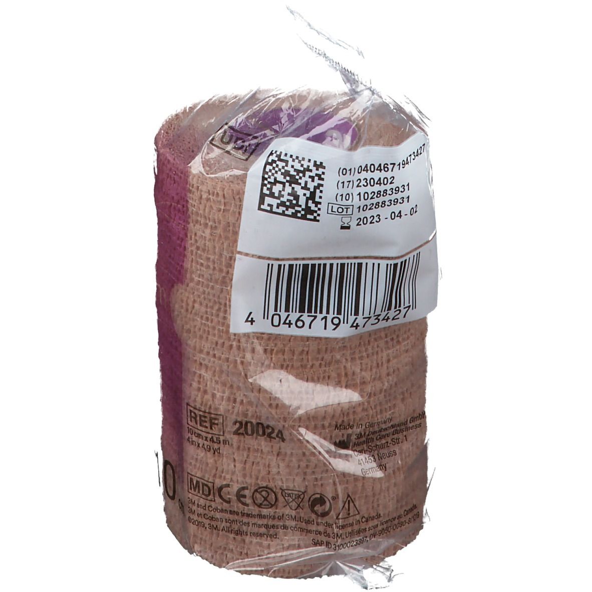 Bande de compression emballée. Inscription: Coban 2. Étiquette avec code-barres et données. Beige.