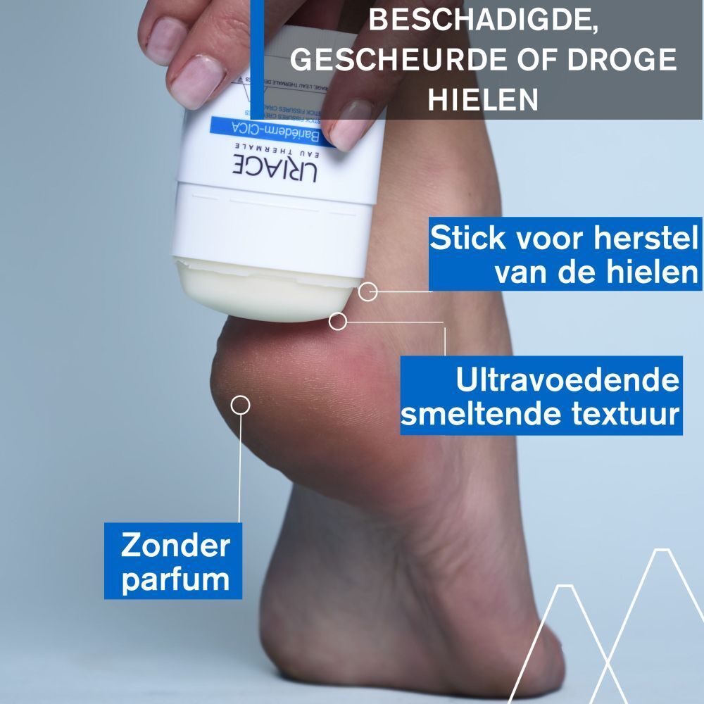 Voet met Uriage BARIÉDERM-CICA stick. Tekst: Beschadigde hielen.