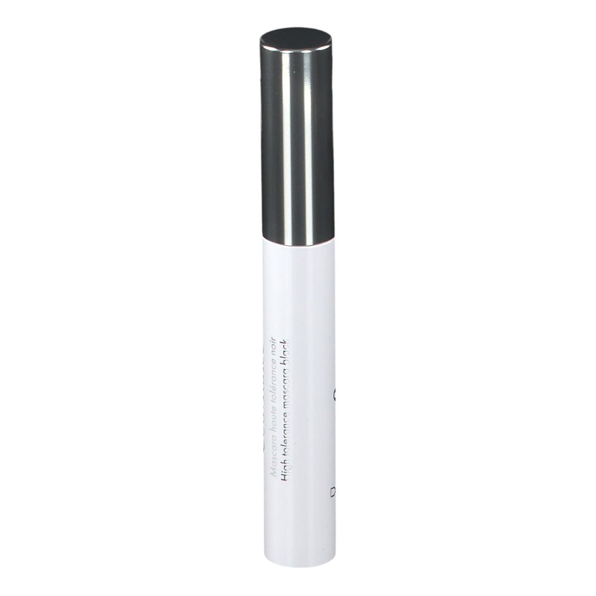 Mascara-tube met zilveren dop. Witte behuizing met zwarte tekst: High tolerance mascara black.