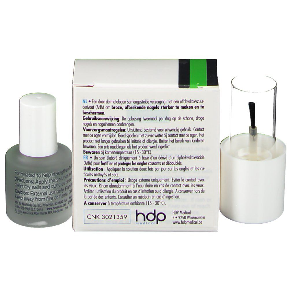 Flacone, applicatore e confezione. Scritto: Nail Conditioning Solution. Testo in olandese e francese.