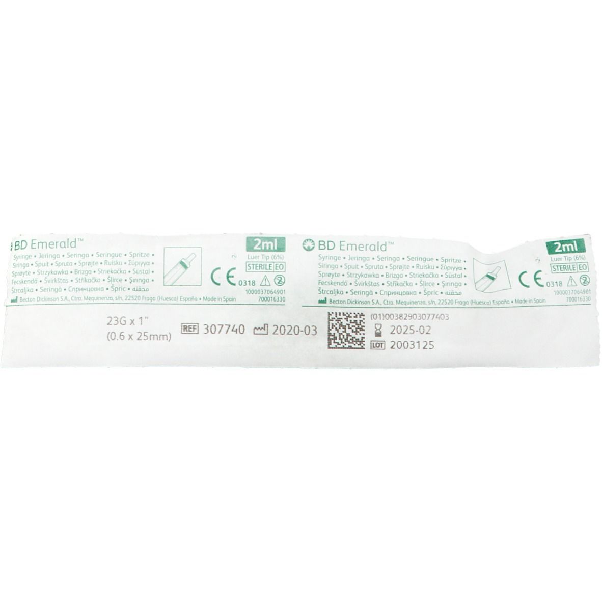 Verpackung einer BD Emerald Einmalspritze. Aufdrucke: 2 ml, 23G x 1", CE-Zeichen, Steril-Logo, Chargennummer und Verfallsdatum.